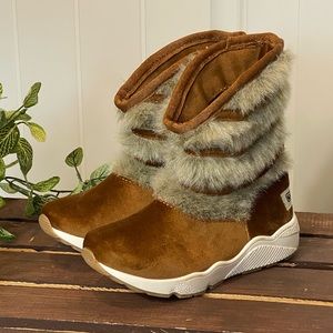 New!  Adorable Coqueta Spanish Stylish Faux Fur Boot